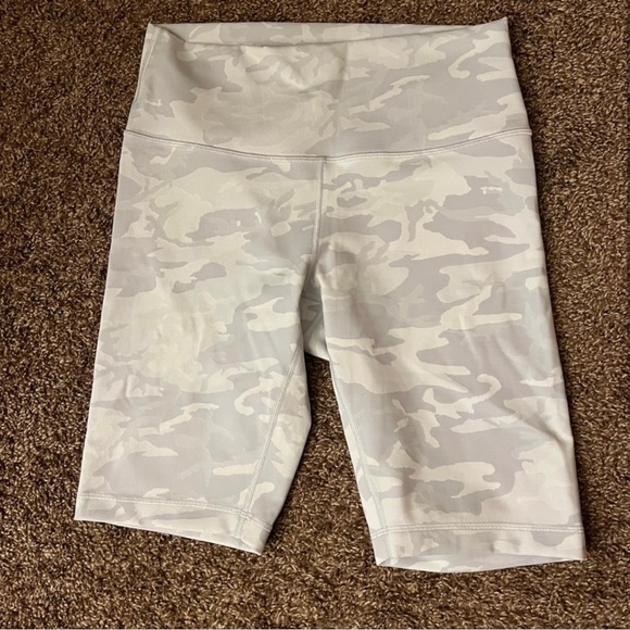 Lululemon Wunder Under Biker Shorts size 10 - Picture 3 of 5